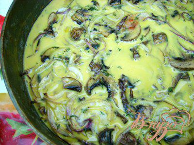 Фото приготовление рецепта: Закусочный пирог с ветчинно-грибной начинкой шаг №5