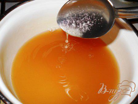 Фото приготовление рецепта: Апельсиновое желе с пряностями шаг №4