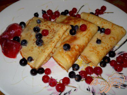 Фото приготовление рецепта: Заварные блины с ягодами и сгущенкой шаг №3