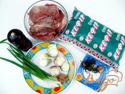 Фото приготовление рецепта: Шашлык из свинины в кефире с зелёным луком шаг №1