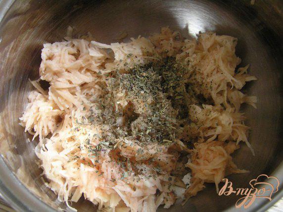 Фото приготовление рецепта: Картофельно-грибные маффины шаг №3