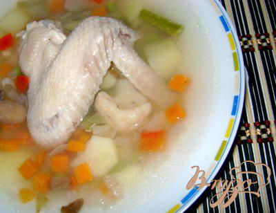 Фото приготовление рецепта: Овощной суп с куриными крылышками шаг №3