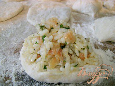 Фото приготовление рецепта: Пирожки с сёмгой и рисом «Морские» шаг №1