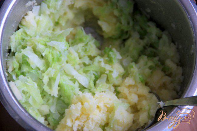 Фото приготовление рецепта: Запеканка из картофеля и капусты шаг №3