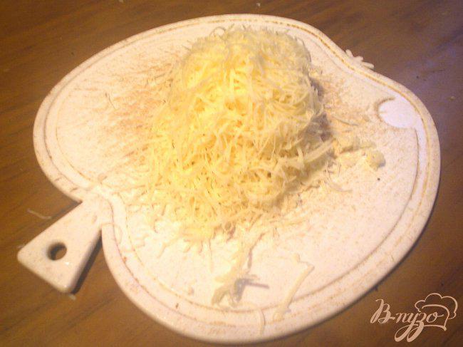 Фото приготовление рецепта: Лумакони с куриным фаршем, запечёные под соусом «Бешамель» шаг №5