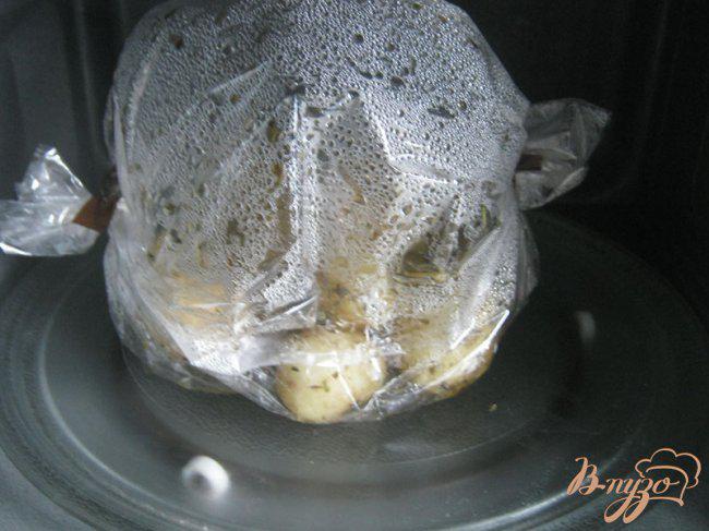 Фото приготовление рецепта: Картофель с пряными травами в микроволновке. шаг №5