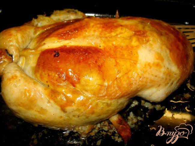 Фото приготовление рецепта: Фаршированная курица рисом с грибами. шаг №6