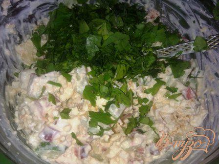 Фото приготовление рецепта: Салат из творога с овощами шаг №7