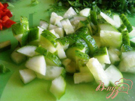 Фото приготовление рецепта: Салат из творога с овощами шаг №5