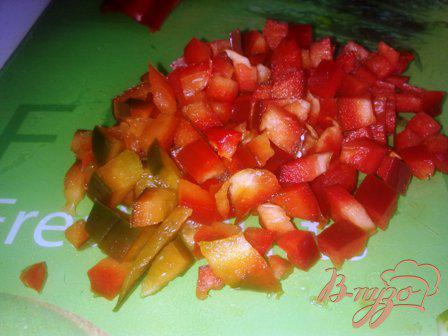 Фото приготовление рецепта: Салат из творога с овощами шаг №4