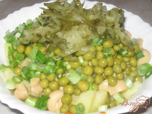 Фото приготовление рецепта: Салат  из овощей «Крестьянский» шаг №6
