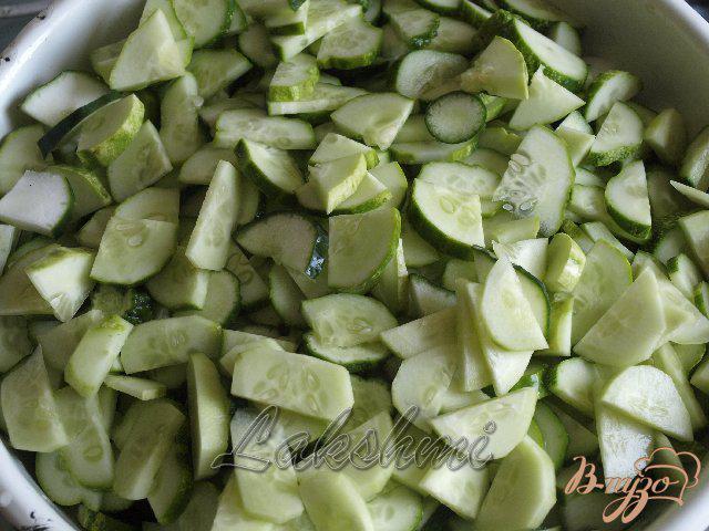 Фото приготовление рецепта: Салат из огурцов на зиму шаг №1