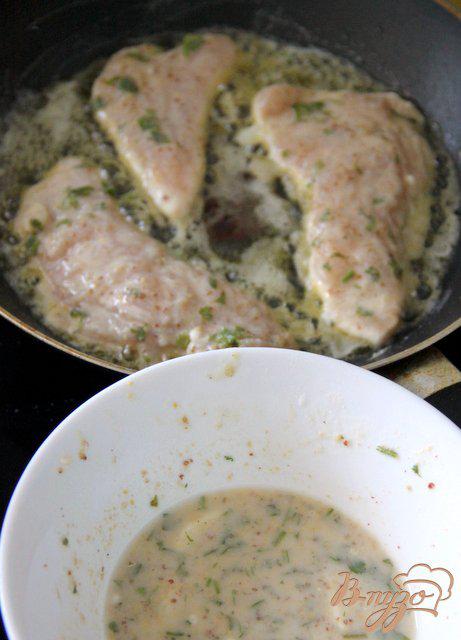 Фото приготовление рецепта: Куриное филе в горчичном кляре шаг №3