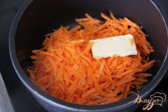 Фото приготовление рецепта: Морковно-творожная запеканка с крупкой шаг №1