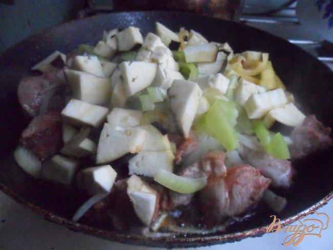 Фото приготовление рецепта: Овощное рагу со свининой шаг №4