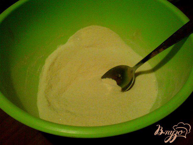 Фото приготовление рецепта: Манный кекс с куркумой мёдом шаг №2
