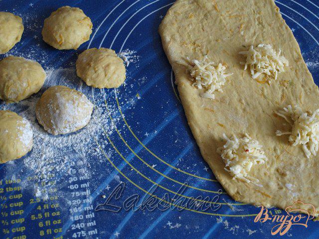 Фото приготовление рецепта: Куоричини из тыквы с сырной начинкой шаг №2