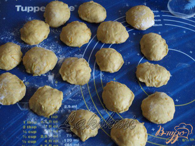 Фото приготовление рецепта: Куоричини из тыквы с сырной начинкой шаг №3