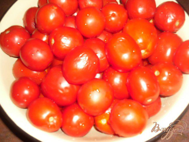 Фото приготовление рецепта: Маринованные помидоры с капустой шаг №1