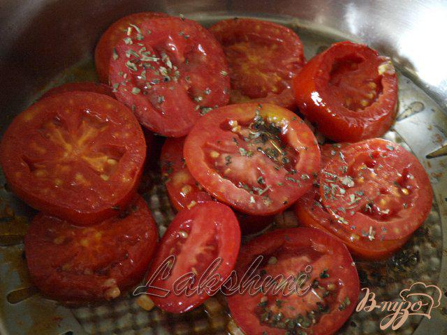 Фото приготовление рецепта: Полента,запечённая с помидорами и моцареллой шаг №3