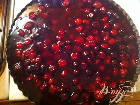 Фото приготовление рецепта: Пирог вишневый шаг №6