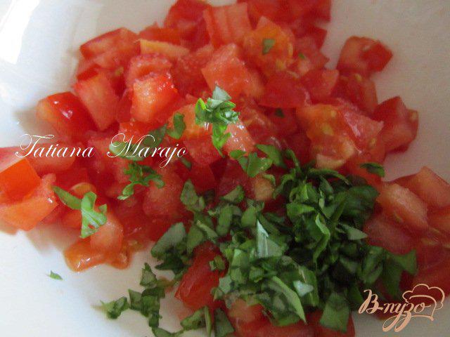 Фото приготовление рецепта: Закуска  из авокадо с томатами шаг №4