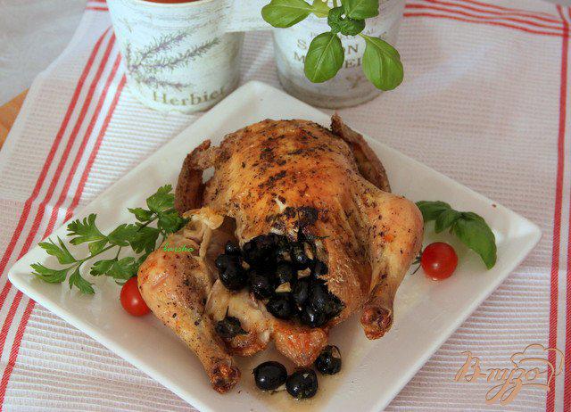 Фото приготовление рецепта: Курица, фаршированная пикантными маслинами шаг №6