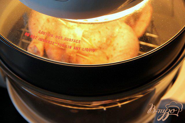 Фото приготовление рецепта: Курица, фаршированная пикантными маслинами шаг №5