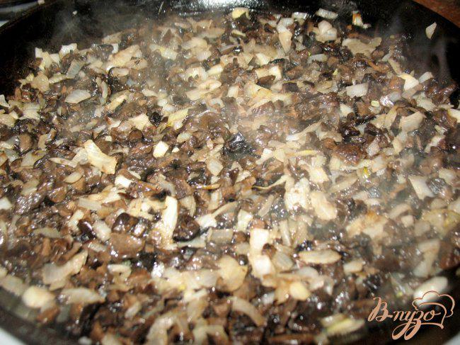 Фото приготовление рецепта: Вареники с картофелем и грибами. шаг №1