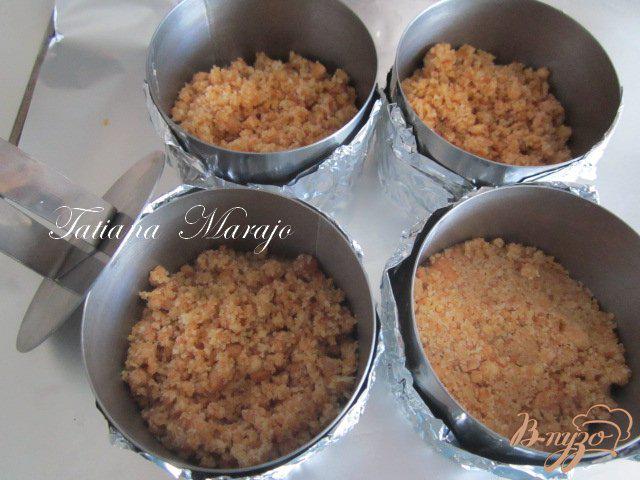 Фото приготовление рецепта: Творожники с персиками.. шаг №6