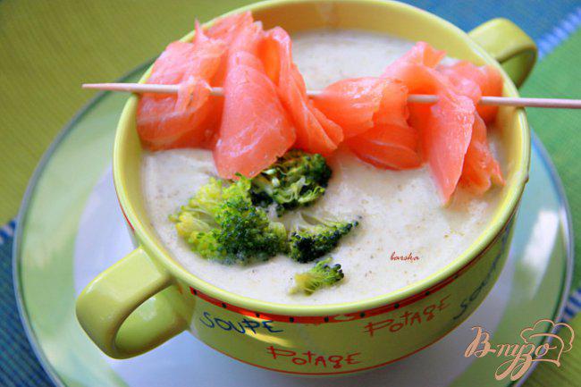 Фото приготовление рецепта: Крем-суп из картофеля и брокколи с сёмгой шаг №6