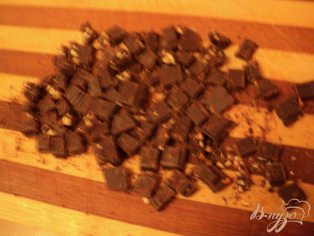 Фото приготовление рецепта: Маффины с шоколадом и малиной. шаг №3