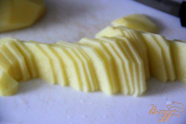 Фото приготовление рецепта: Картофель, запечённый с пармезаном шаг №1