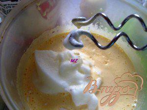 Фото приготовление рецепта: Орехово-лимонный кекс шаг №4