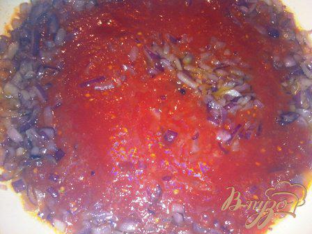Фото приготовление рецепта: Соус помидорный к тортеллини шаг №4