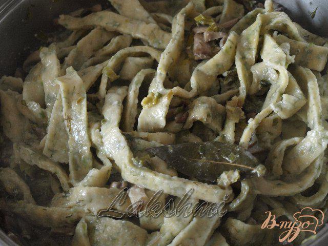 Фото приготовление рецепта: Домашние папарделли с грибным соусом шаг №7