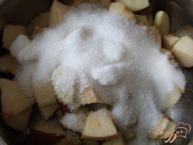 Фото приготовление рецепта: Варенье из яблок с изюмом шаг №1