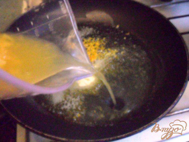 Фото приготовление рецепта: Блины с персиками «Dolce vita» шаг №4