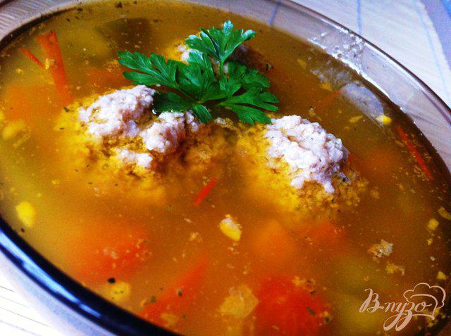 Фото приготовление рецепта: Овощной суп с фрикадельками и рисом шаг №6