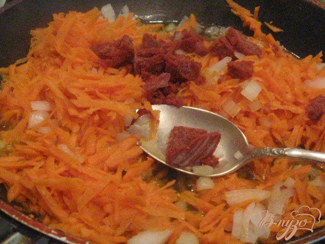 Фото приготовление рецепта: Перец фаршированный мясом в морковно-томатном  соусе шаг №3