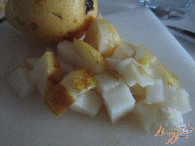 Фото приготовление рецепта: Творожный десерт с грушами и медом шаг №1