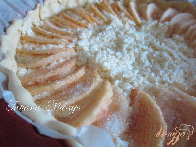 Фото приготовление рецепта: Яблочный пирог с творогом.. шаг №2