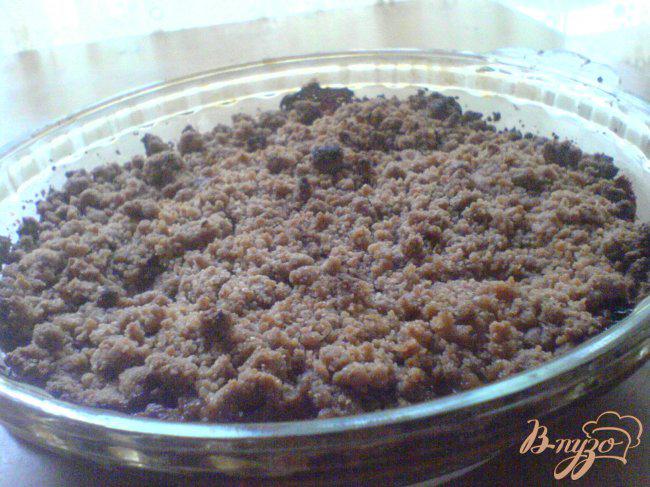 Фото приготовление рецепта: Персиковый пирог с коричной крошкой шаг №5
