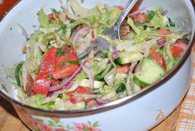 Фото приготовление рецепта: Овощной салат с яйцом шаг №7