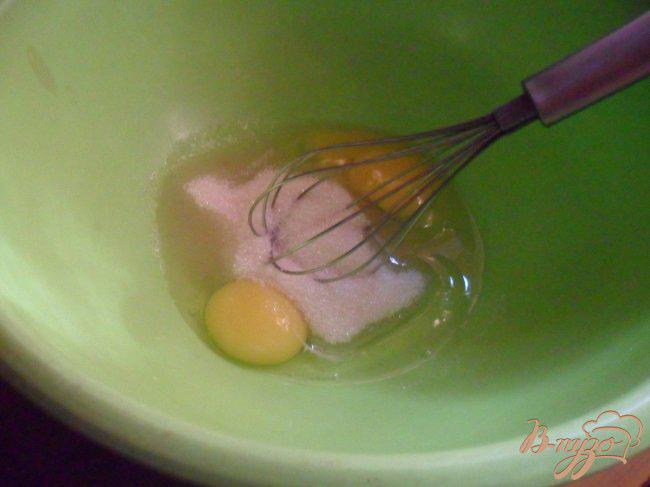 Фото приготовление рецепта: Молочные маффины с абрикосовым джемом шаг №1