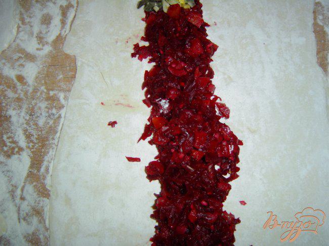 Фото приготовление рецепта: Пирог из слоеного теста с начинкой ассорти шаг №1