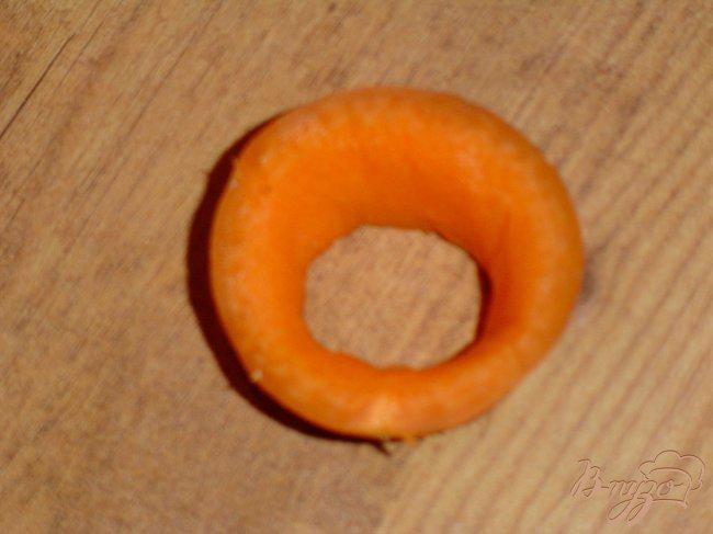 Фото приготовление рецепта: Кольца для салфеток из моркови шаг №2