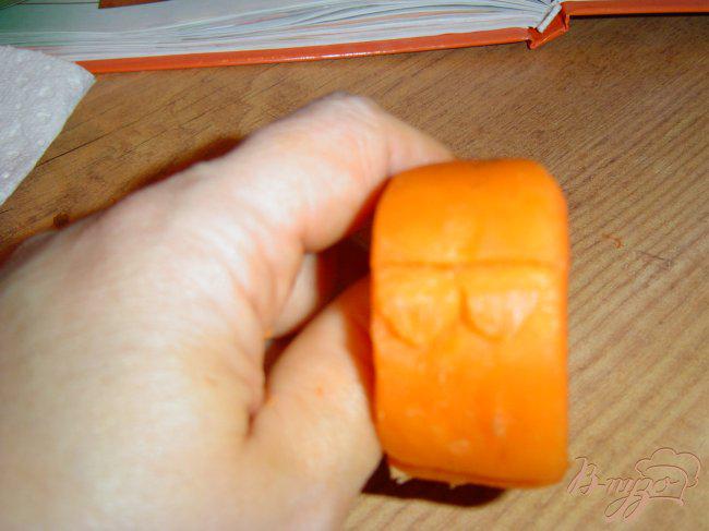 Фото приготовление рецепта: Кольца для салфеток из моркови - 2 шаг №2