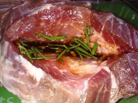 Фото приготовление рецепта: Мясо запеченное с розмарином и овощами шаг №2