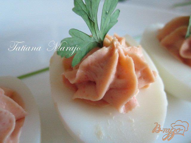 Фото приготовление рецепта: Яйца «Мимозки» шаг №2